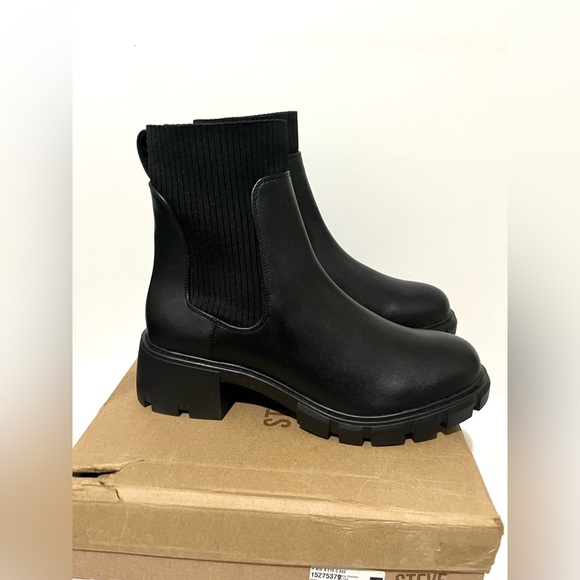 Steve Madden Hutch Black Ribbed Ankle Boots - Picture 1 of 6